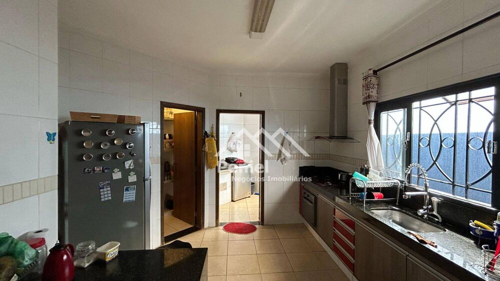 Casa à venda com 3 quartos, 178m² - Foto 3