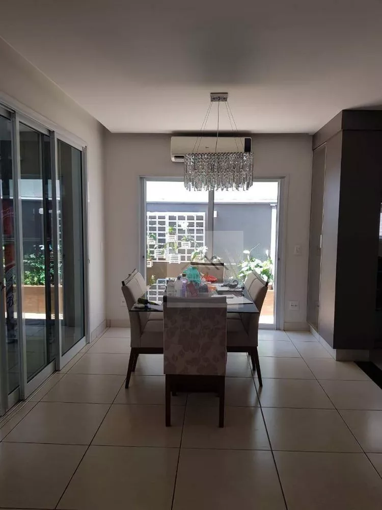 Casa de Condomínio à venda com 4 quartos, 285m² - Foto 1