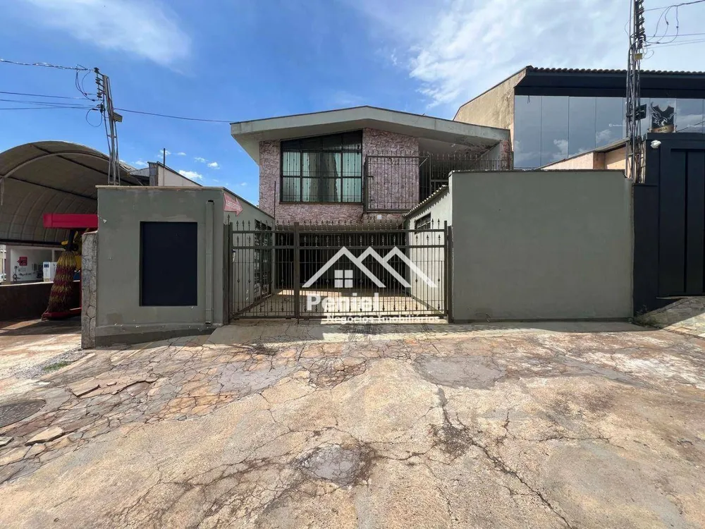 Sobrado, 3 quartos, 217 m² - Foto 1