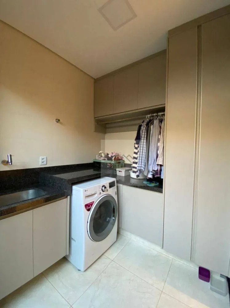 Sobrado, 3 quartos, 317 m² - Foto 1