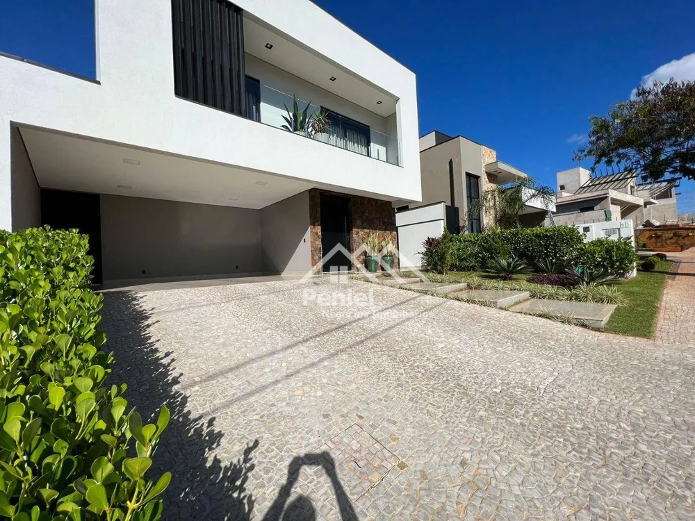 Sobrado, 3 quartos, 378 m² - Foto 1