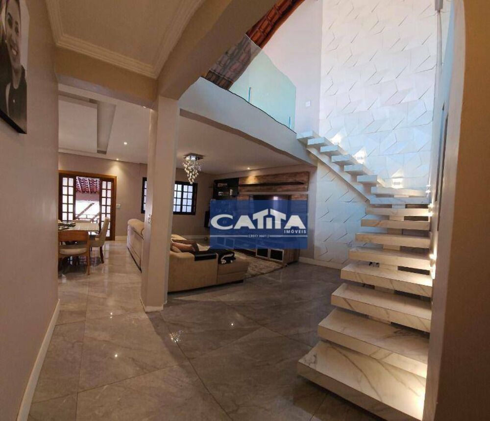 Sobrado à venda com 5 quartos, 520m² - Foto 1