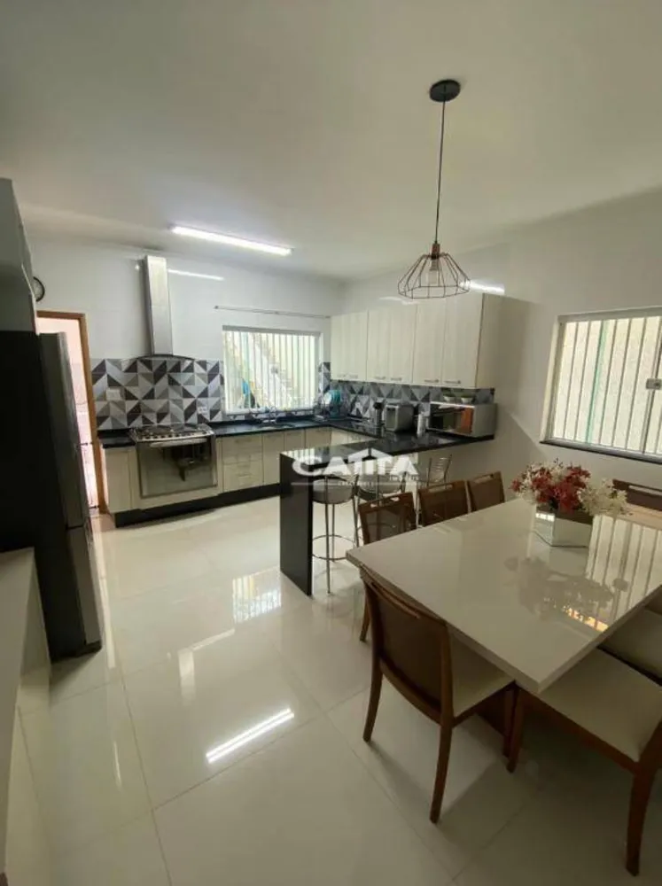 Sobrado, 3 quartos, 195 m² - Foto 2