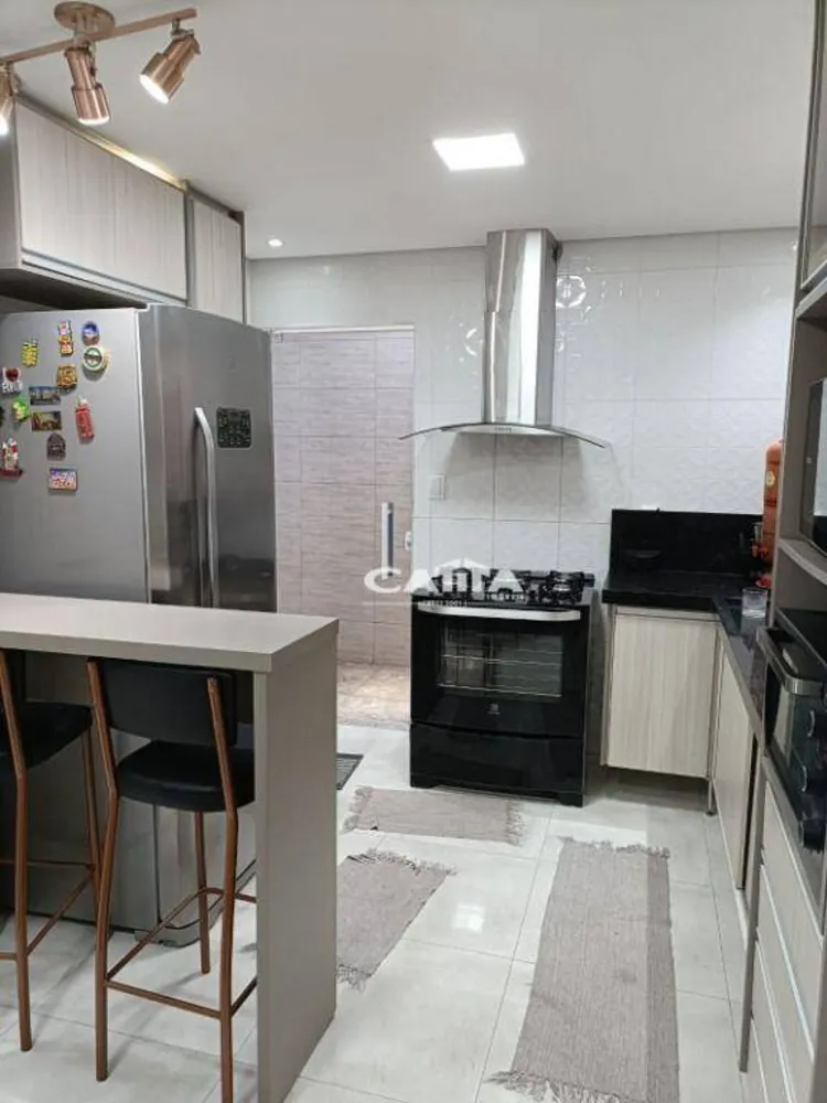 Sobrado, 3 quartos, 197 m² - Foto 3