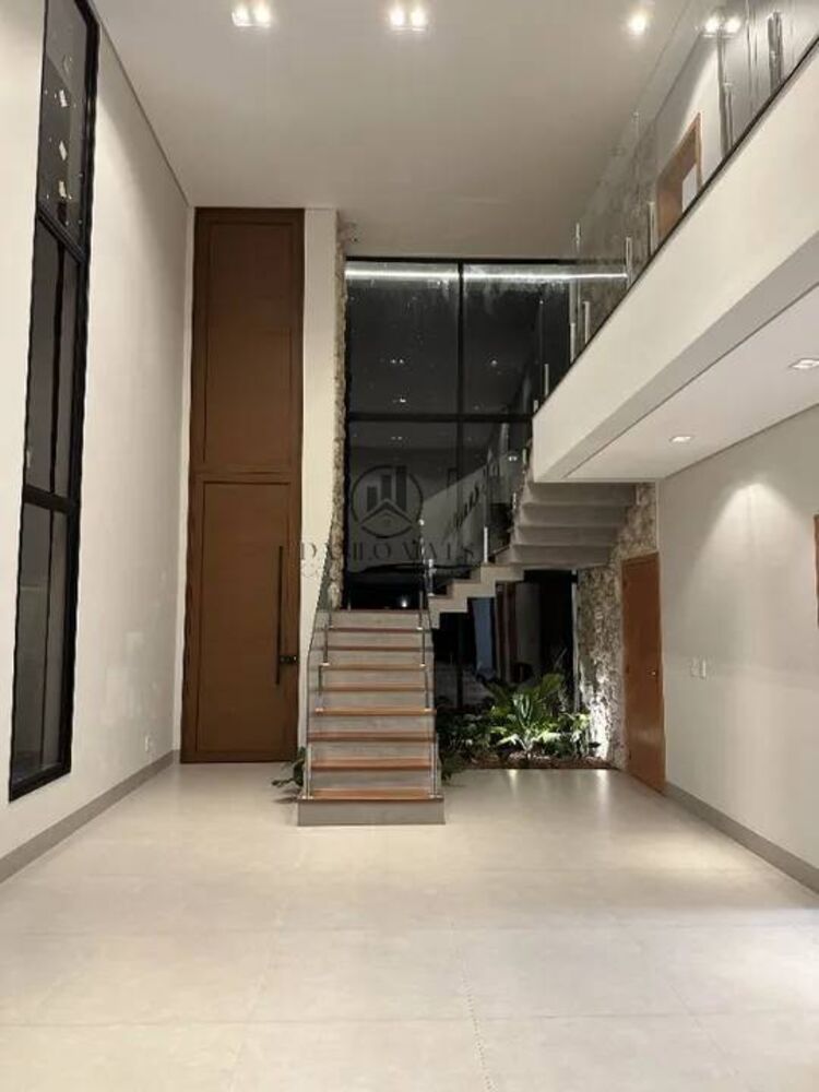 Casa de Condomínio à venda com 3 quartos, 252m² - Foto 1