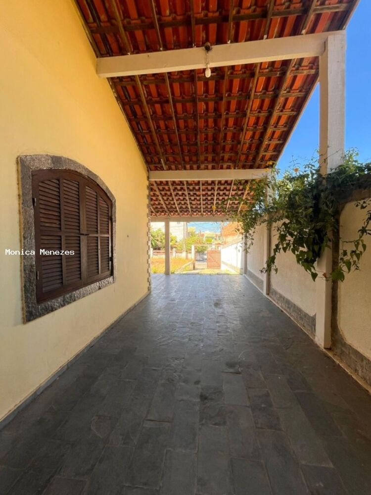 Casa à venda com 2 quartos, 225m² - Foto 1