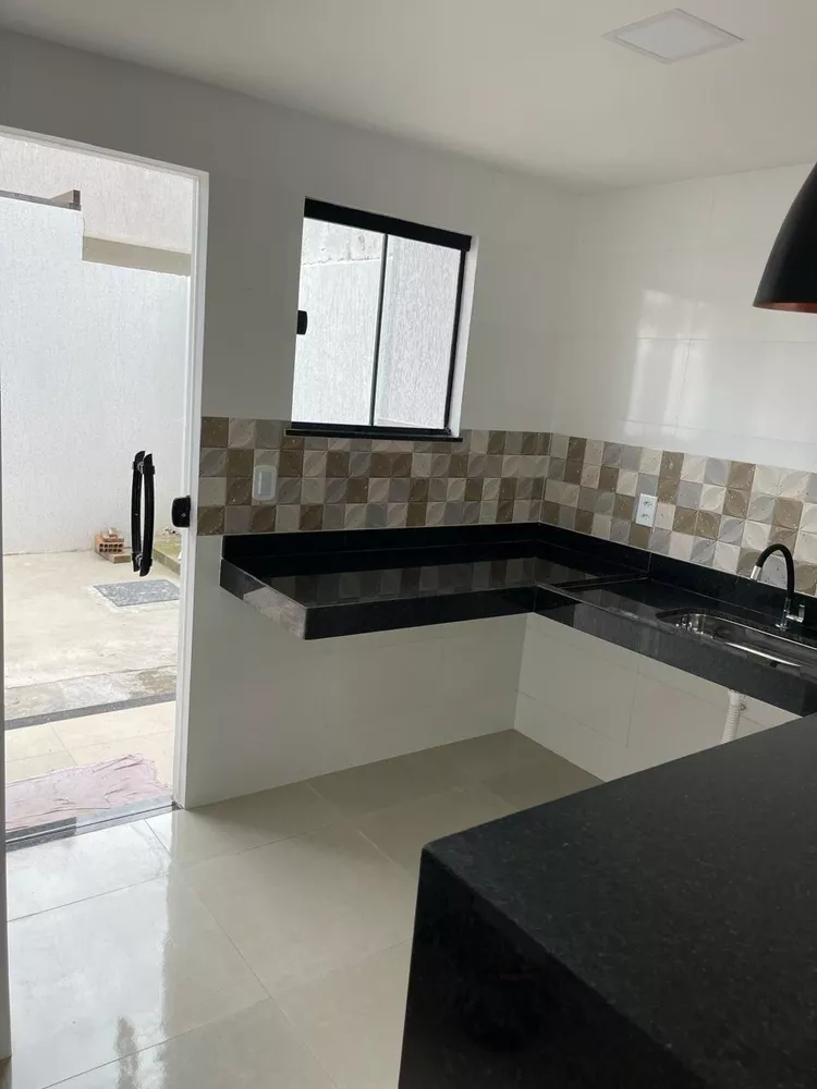 Casa de Condomínio à venda com 3 quartos, 200m² - Foto 2