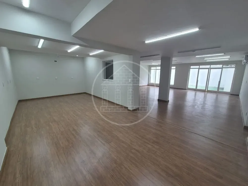 Sobrado, 1 quarto, 397 m² - Foto 1