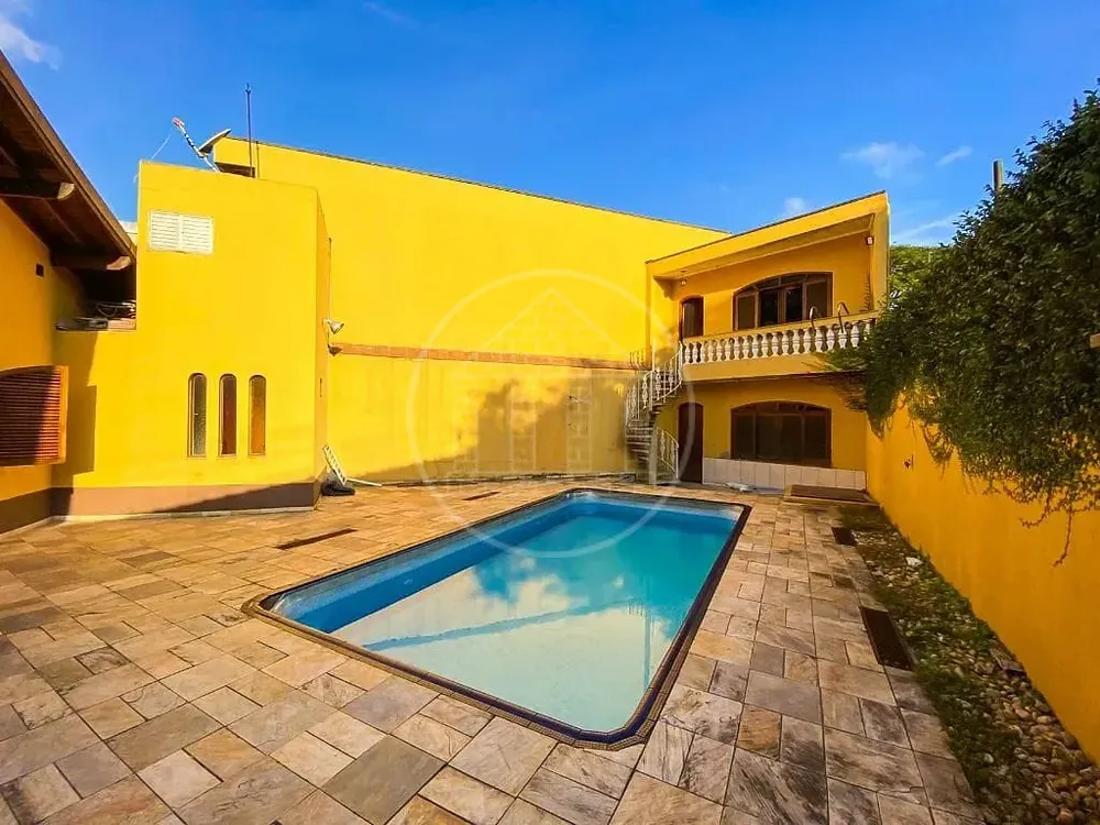 Casa, 3 quartos, 200 m² - Foto 1