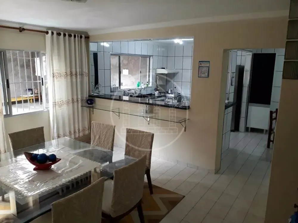 Casa, 3 quartos, 240 m² - Foto 2