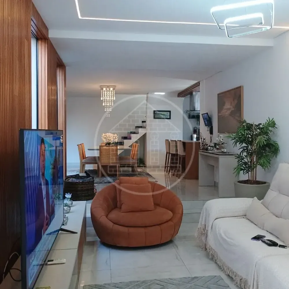 Sobrado, 3 quartos, 348 m² - Foto 1
