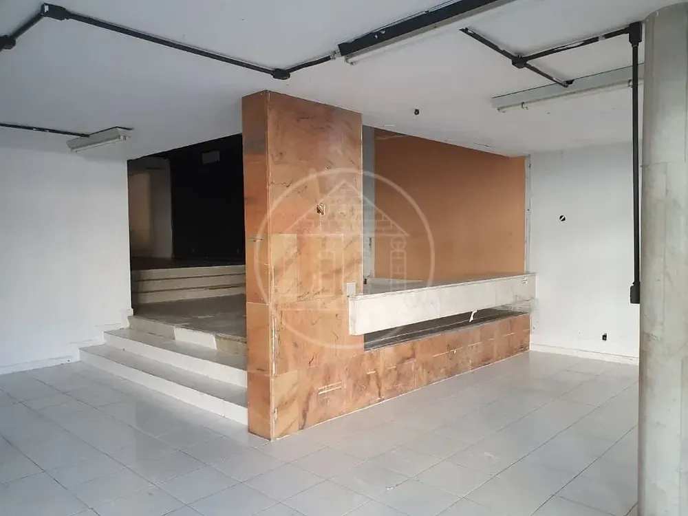 Sobrado, 1 quarto, 384 m² - Foto 1