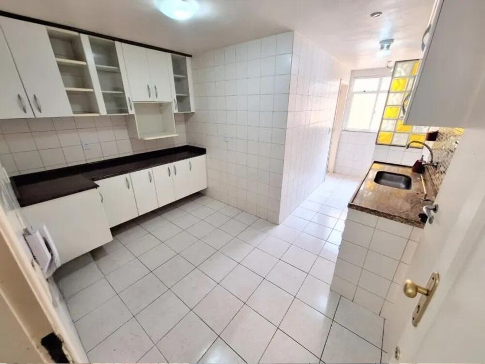 Apartamento à venda com 3 quartos, 120m² - Foto 2