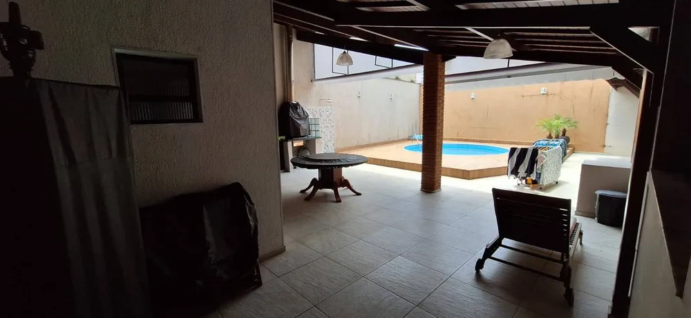 Casa, 4 quartos, 219 m² - Foto 2