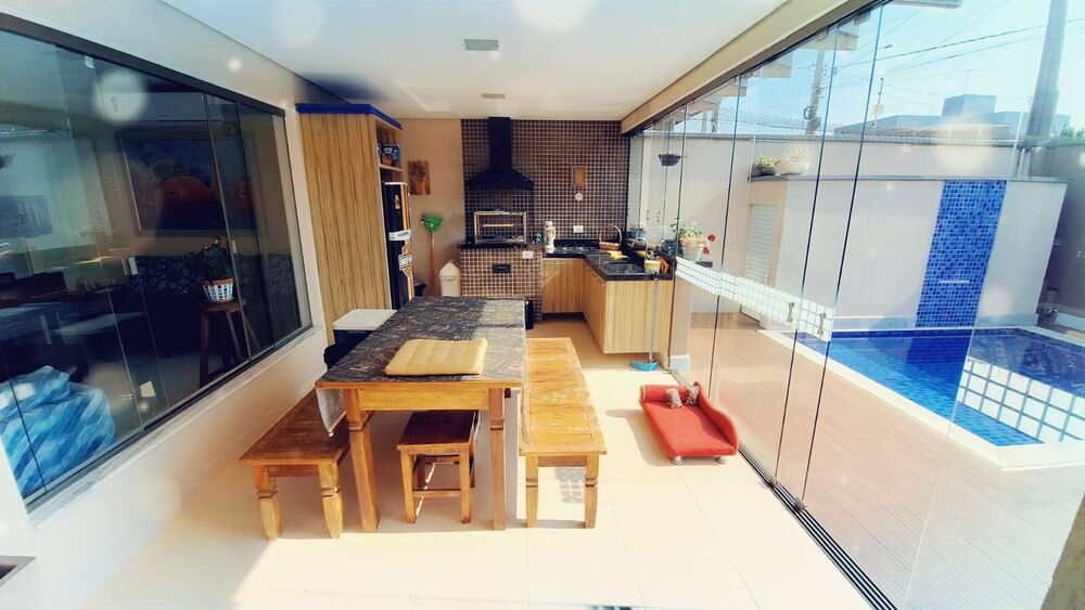 Casa à venda com 3 quartos, 127m² - Foto 1