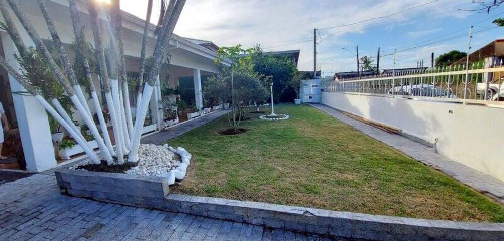 Casa à venda com 3 quartos, 315m² - Foto 1
