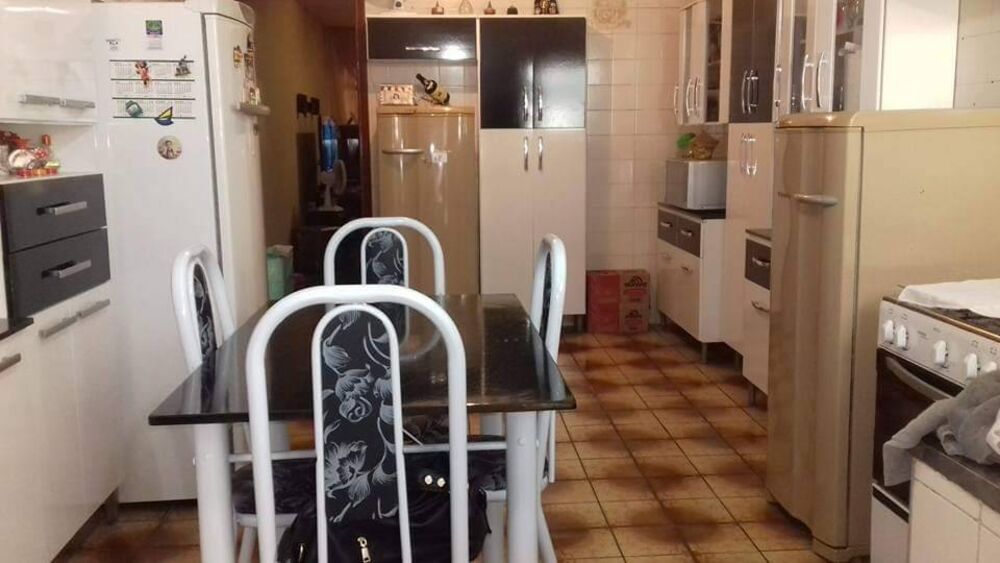 Casa à venda com 2 quartos, 100m² - Foto 2