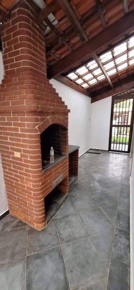 Casa à venda com 4 quartos, 208m² - Foto 3