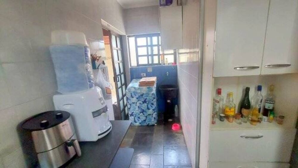 Casa à venda com 4 quartos, 189m² - Foto 2