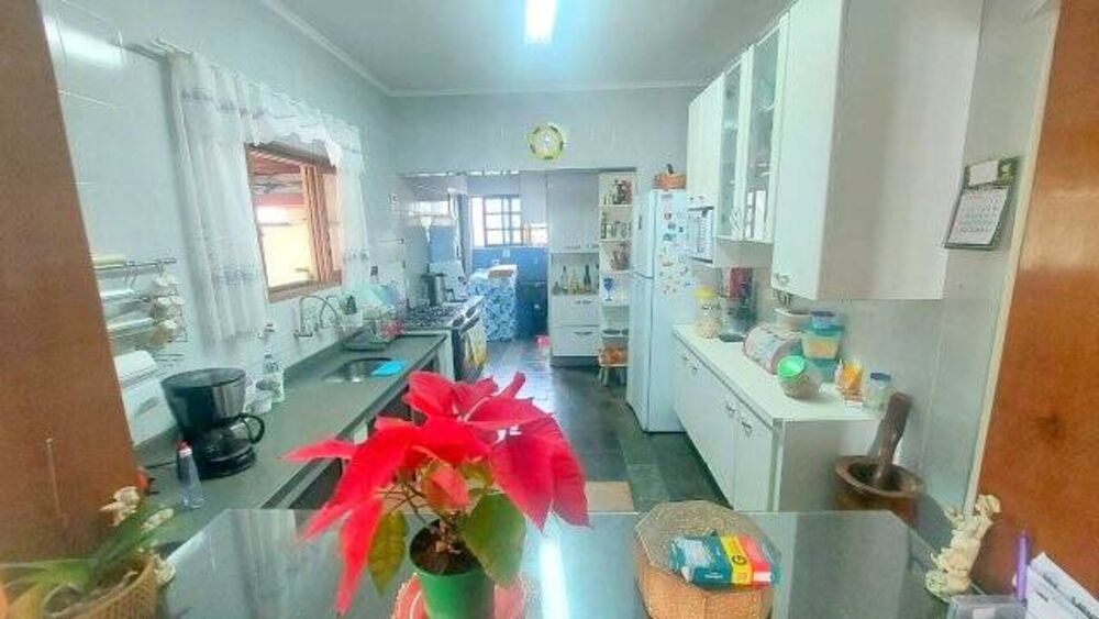 Casa à venda com 4 quartos, 189m² - Foto 1