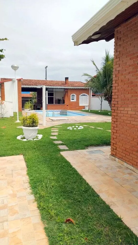 Casa à venda com 4 quartos, 231m² - Foto 3