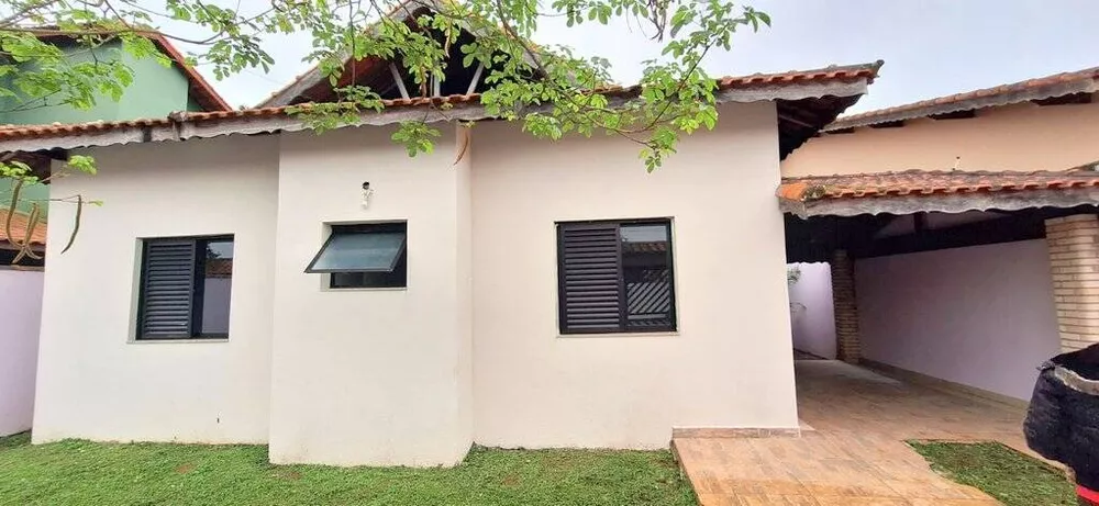 Casa à venda com 4 quartos, 215m² - Foto 1