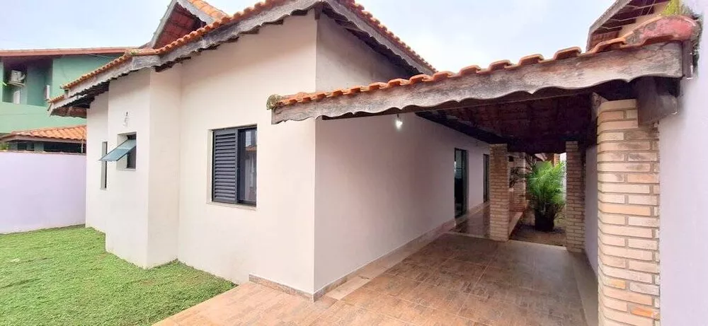 Casa à venda com 4 quartos, 215m² - Foto 2