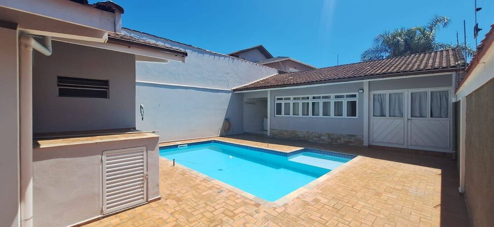 Casa, 5 quartos, 246 m² - Foto 1