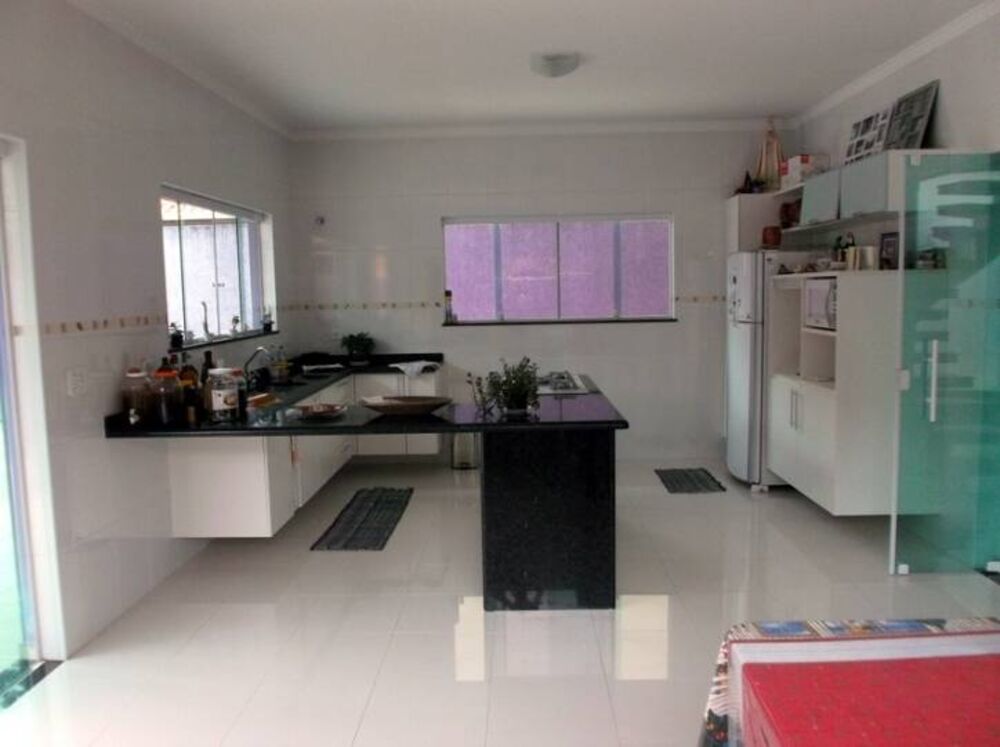 Casa à venda com 4 quartos, 320m² - Foto 2