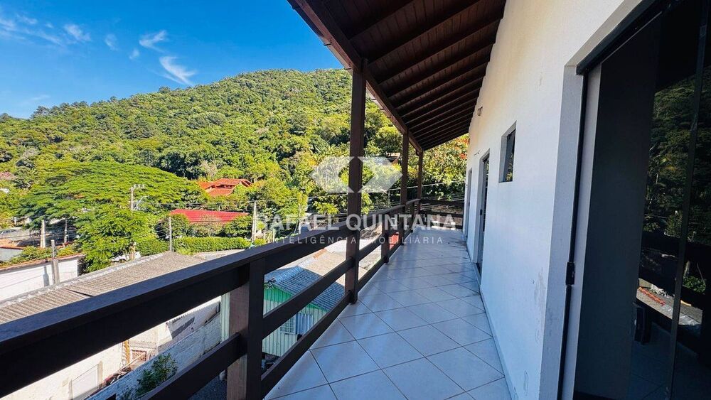 Casa para alugar com 2 quartos, 199m² - Foto 1