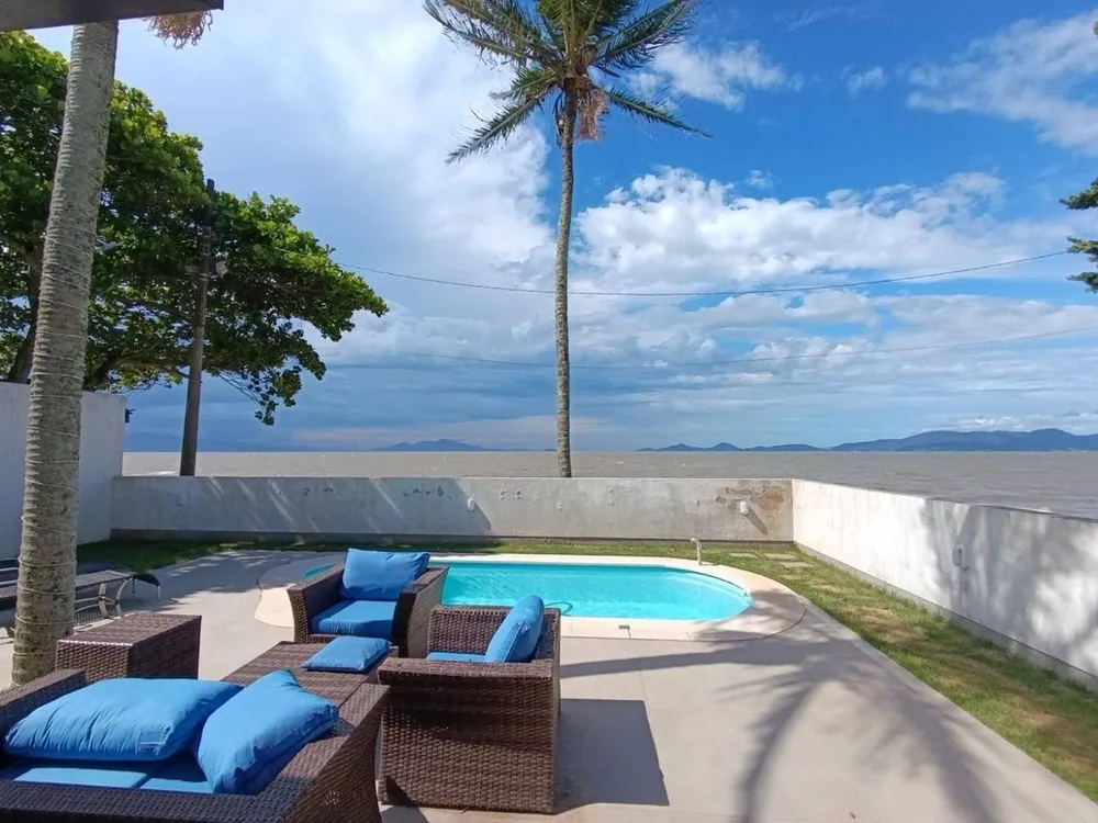 Casa, 3 quartos, 215 m² - Foto 1
