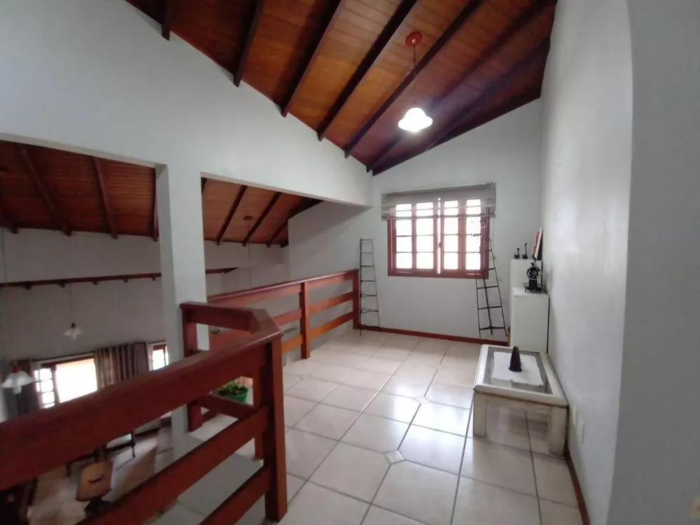 Casa à venda com 4 quartos, 320m² - Foto 3