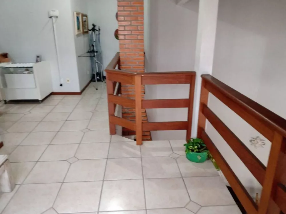 Casa à venda com 4 quartos, 320m² - Foto 4