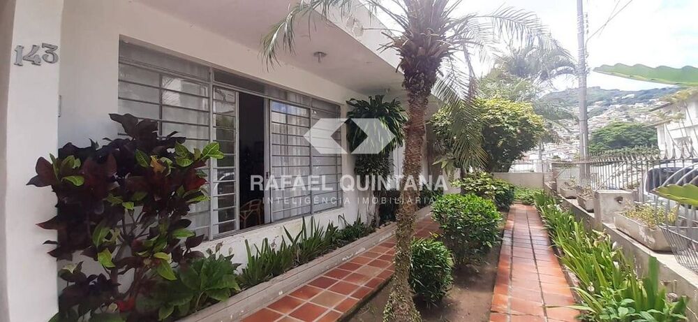 Casa à venda com 5 quartos, 220m² - Foto 3