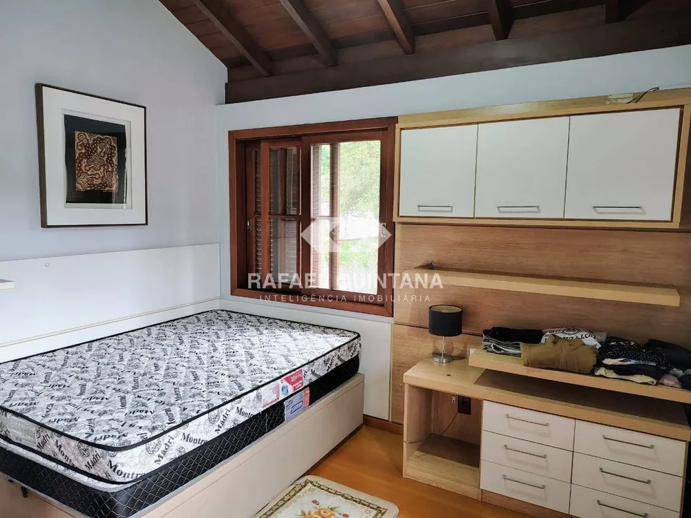 Casa, 4 quartos, 230 m² - Foto 1