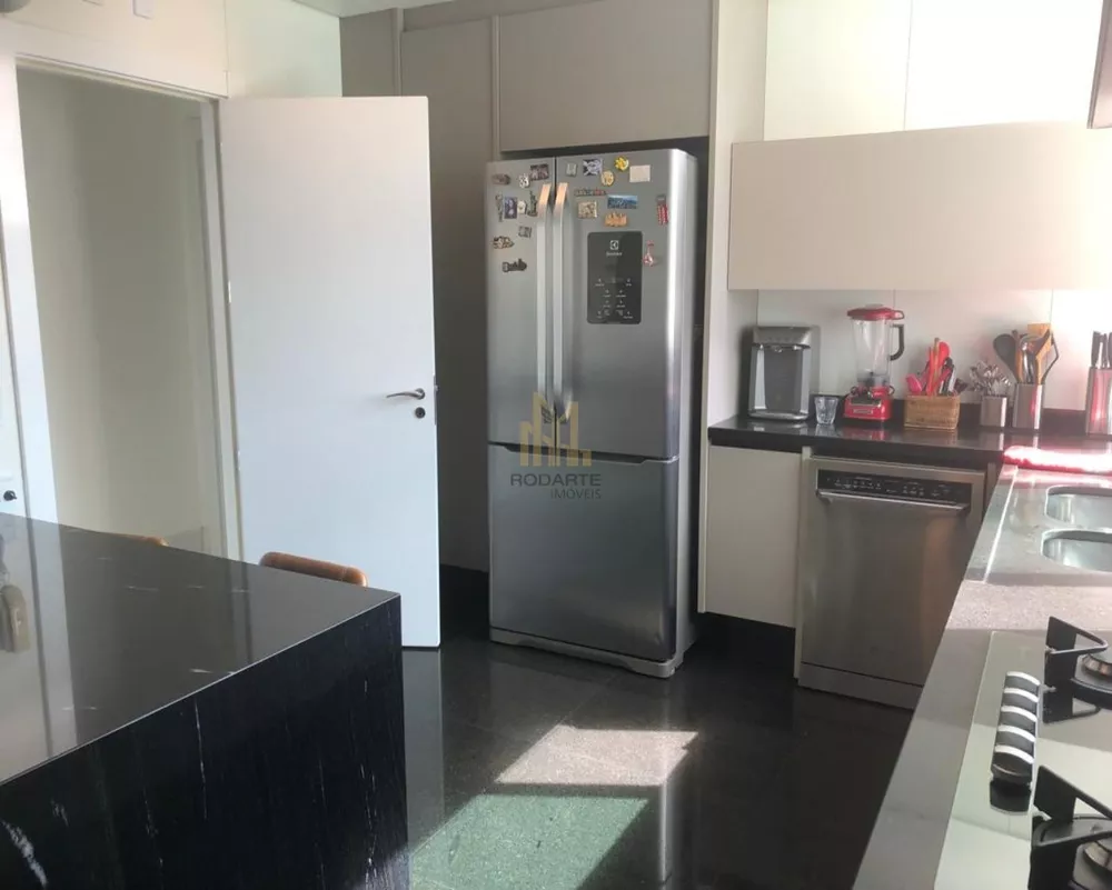 Apartamento à venda com 4 quartos, 256m² - Foto 3