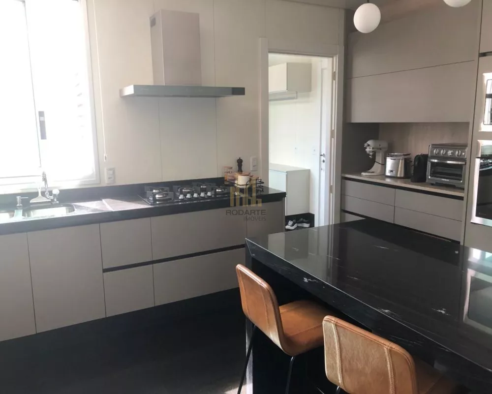 Apartamento à venda com 4 quartos, 256m² - Foto 2