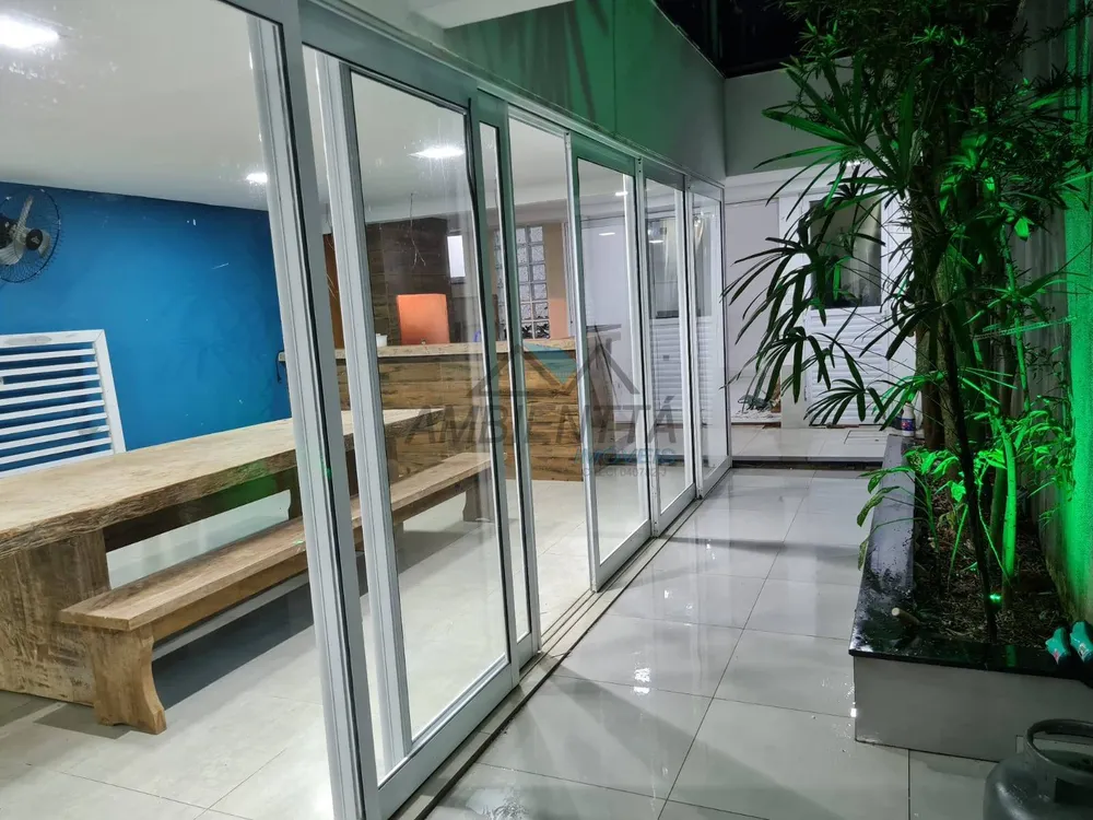 Casa, 3 quartos, 245 m² - Foto 1