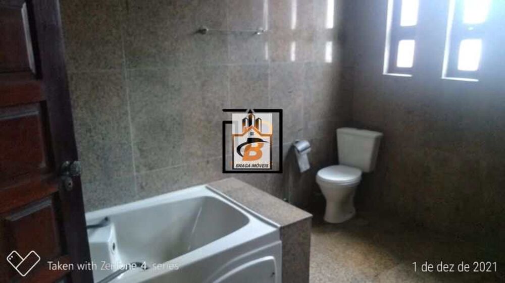 Casa para alugar com 5 quartos, 300m² - Foto 9