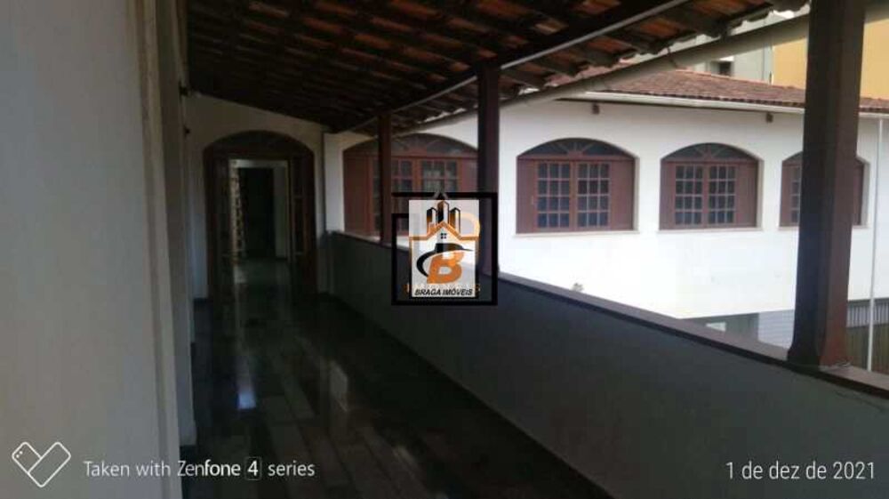 Casa para alugar com 5 quartos, 300m² - Foto 2