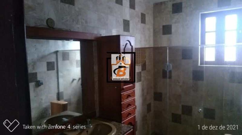 Casa para alugar com 5 quartos, 300m² - Foto 4