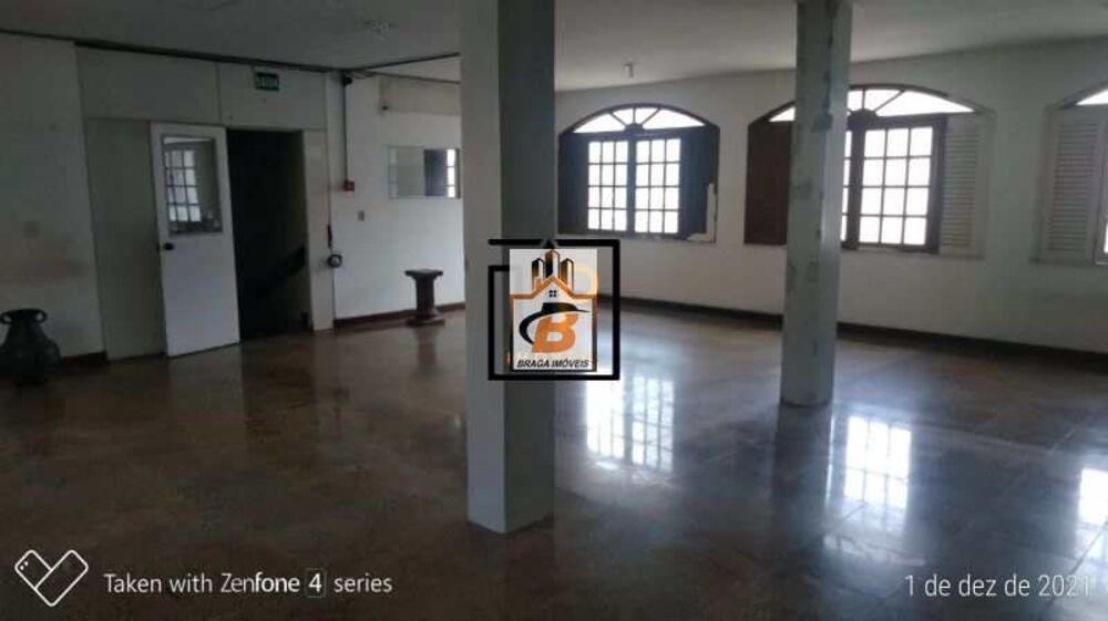 Casa para alugar com 5 quartos, 300m² - Foto 10