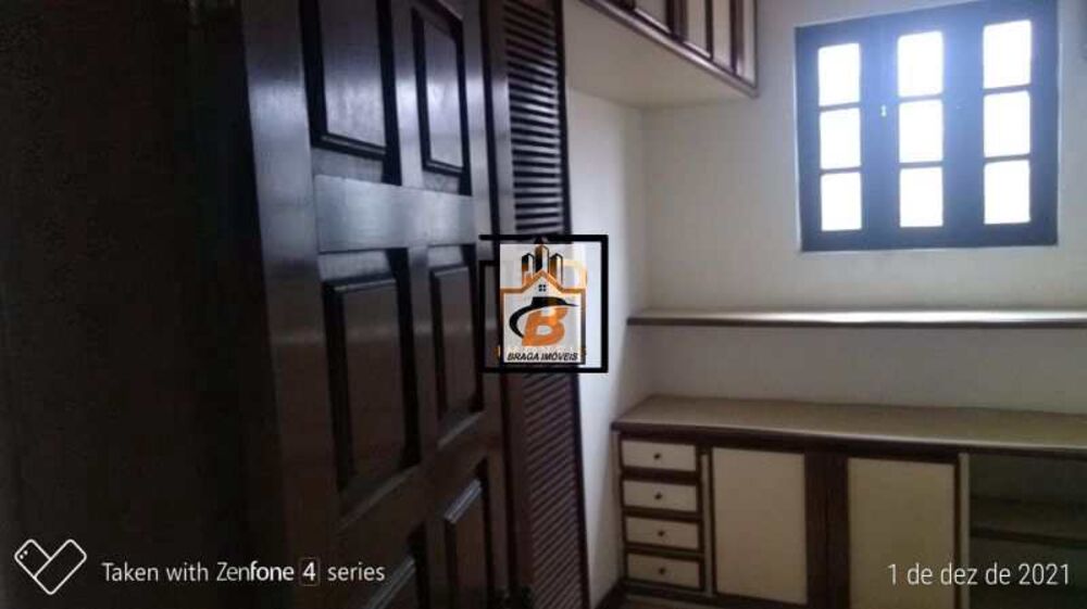 Casa para alugar com 5 quartos, 300m² - Foto 3