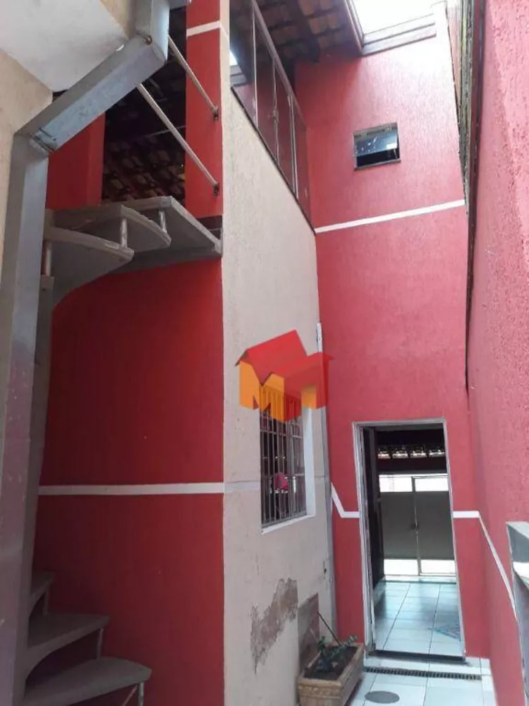 Casa à venda com 3 quartos, 172m² - Foto 1