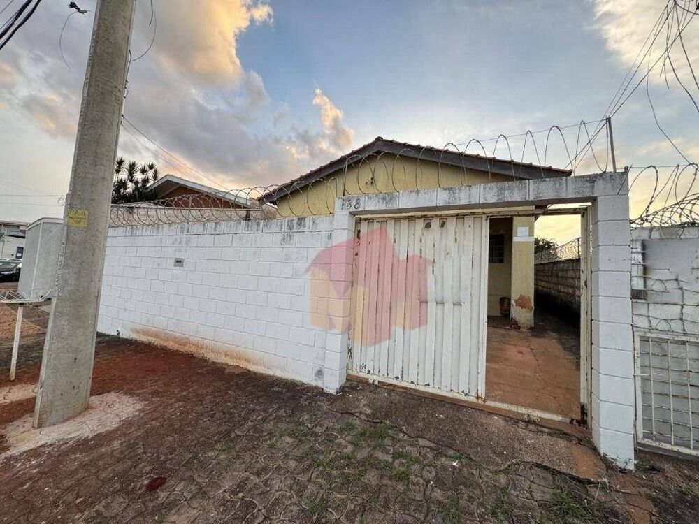Casa à venda com 2 quartos, 120m² - Foto 1