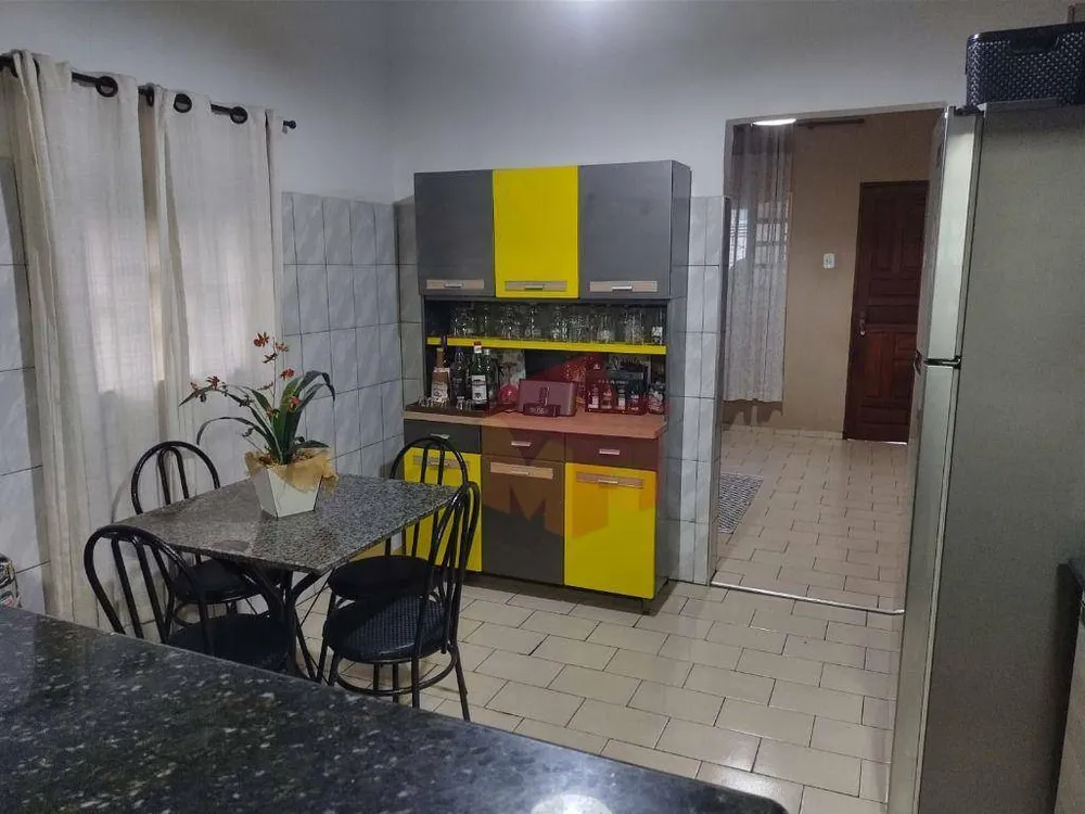 Casa, 4 quartos, 250 m² - Foto 1