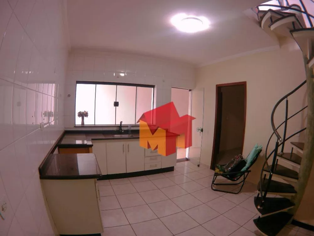 Casa à venda com 3 quartos, 210m² - Foto 3