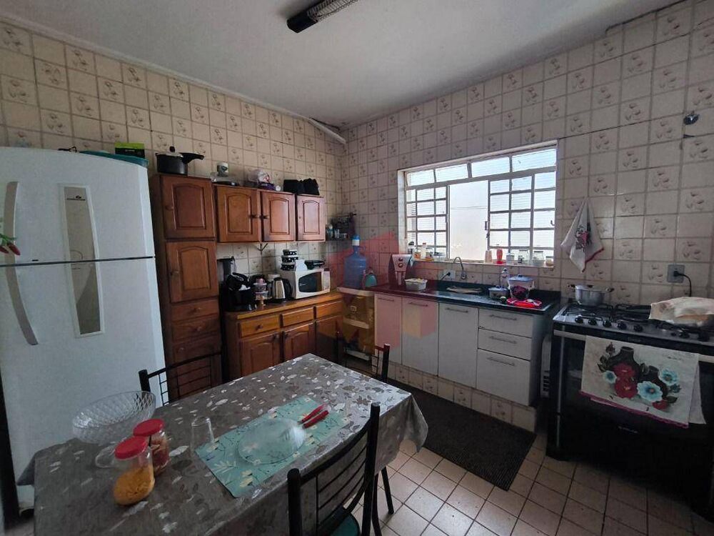 Casa à venda com 3 quartos, 99m² - Foto 1