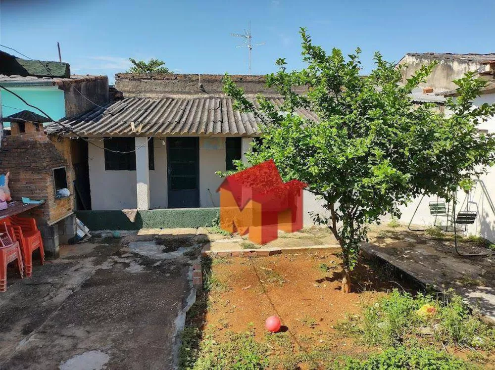 Casa à venda com 3 quartos, 111m² - Foto 1