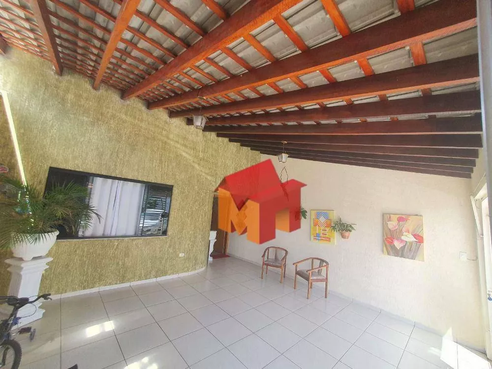 Casa à venda com 3 quartos, 137m² - Foto 1